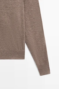 Fine knit round neck sweater