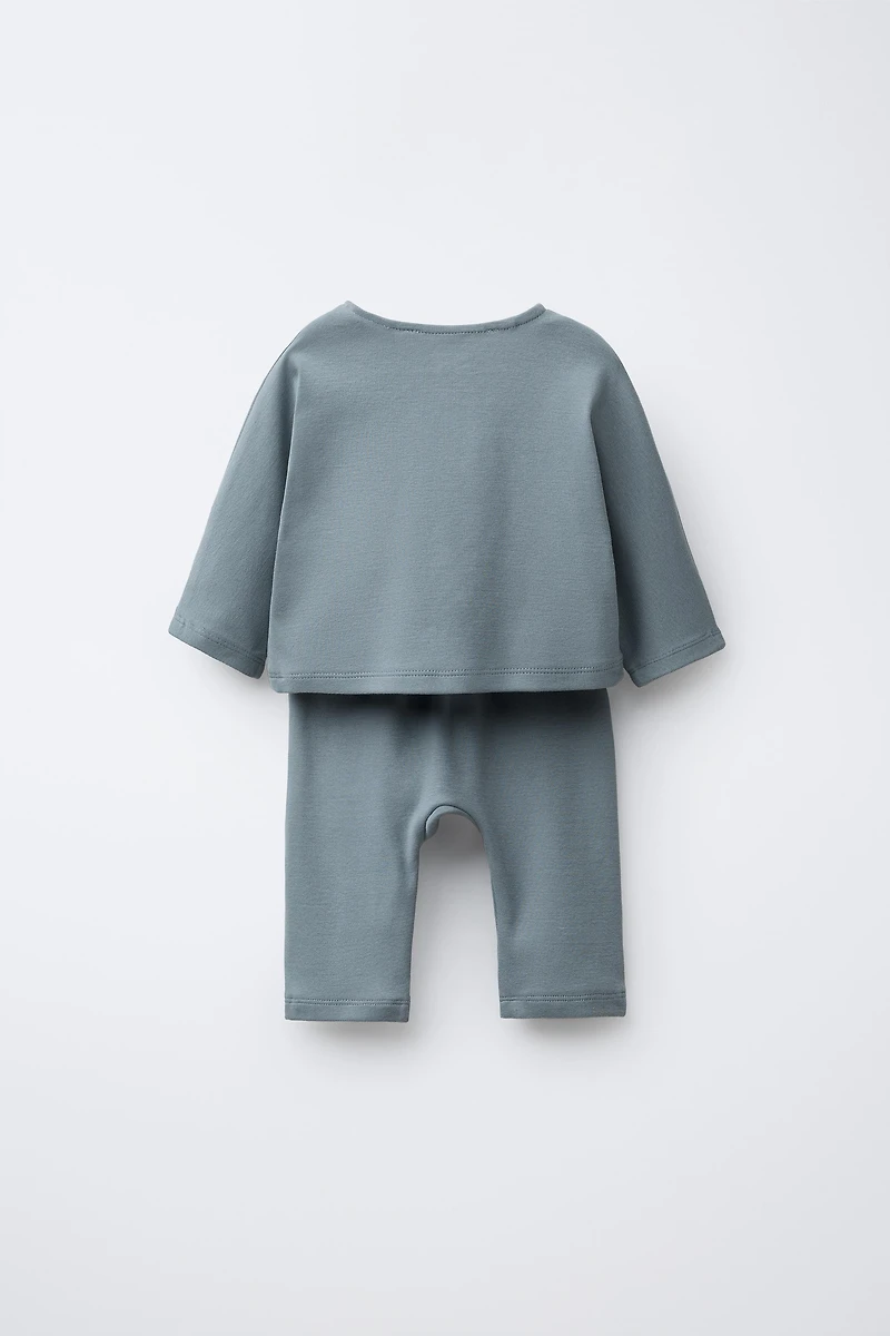 PLAIN T-SHIRT AND PANTS SET