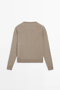 Fine-knit round neck cardigan