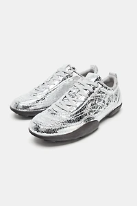 METALLIC-EFFECT RUNNING SHOES