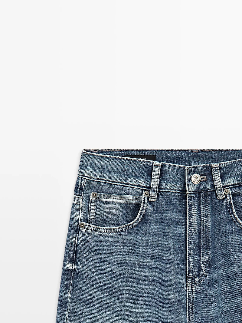 High-waist wide-leg jeans
