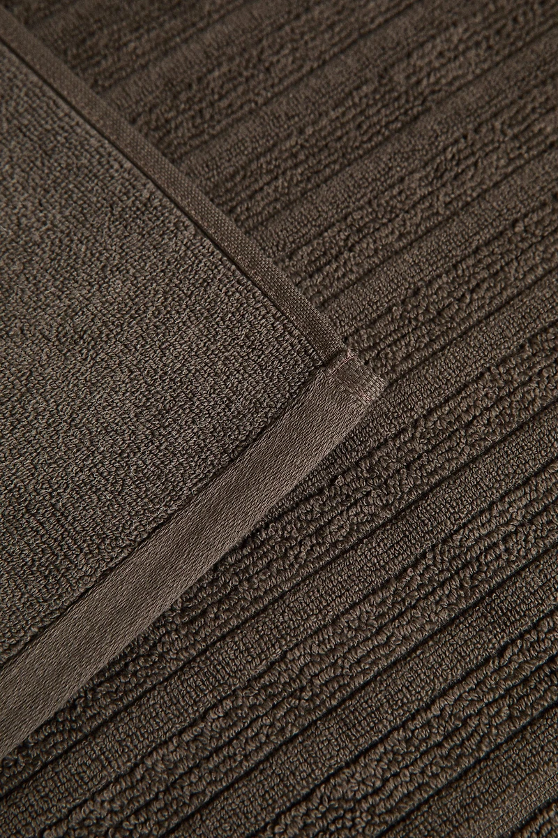 VELOUR TEXTURED STRIPED BATH MAT