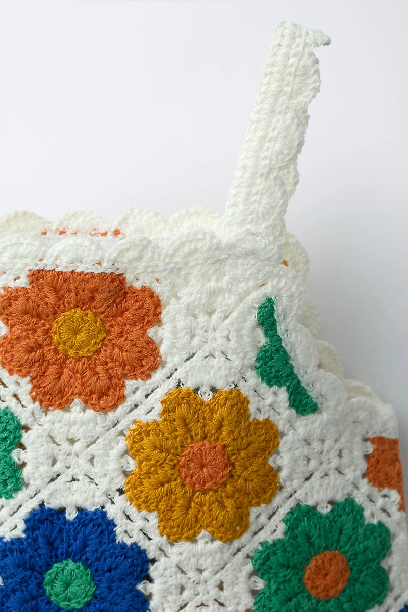 TOP EN MAILLE CROCHET À FLEURS
