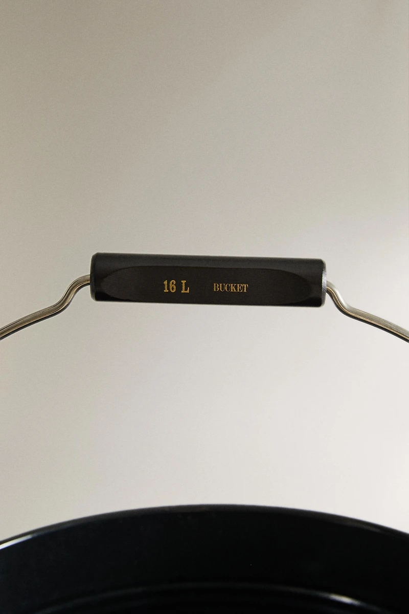 METAL BUCKET
