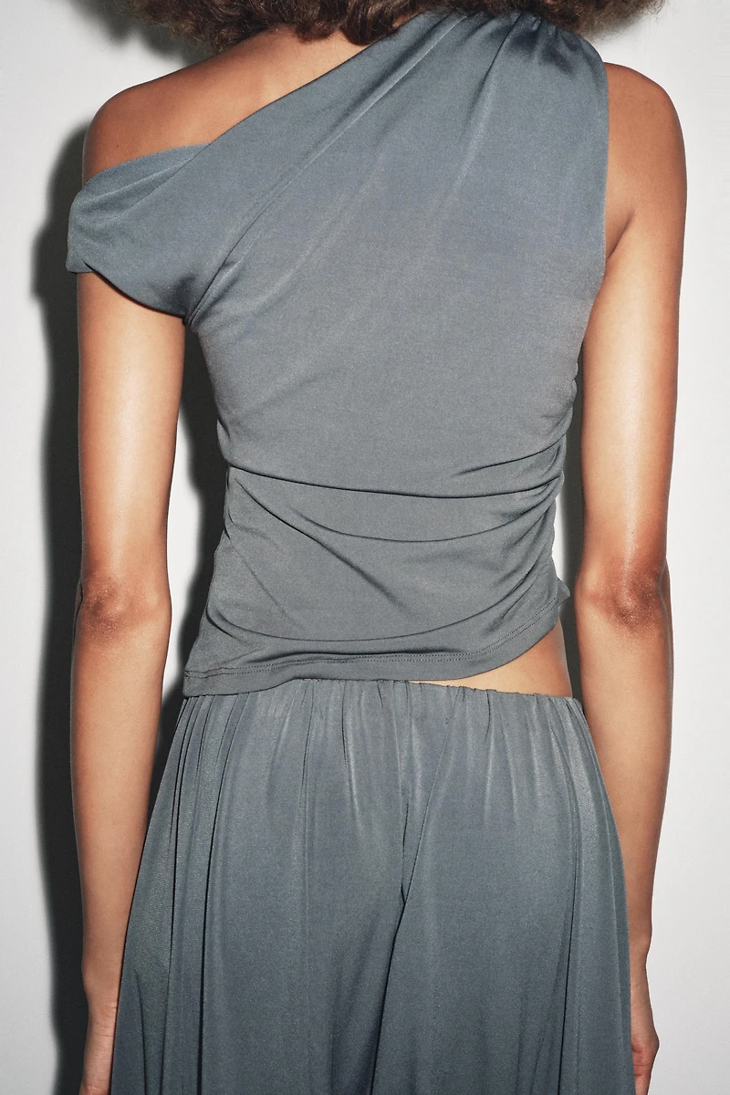 DRAPED CREPE TOP