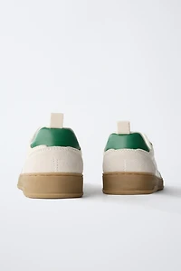 TENNIS EN CUIR PIEDS NUS