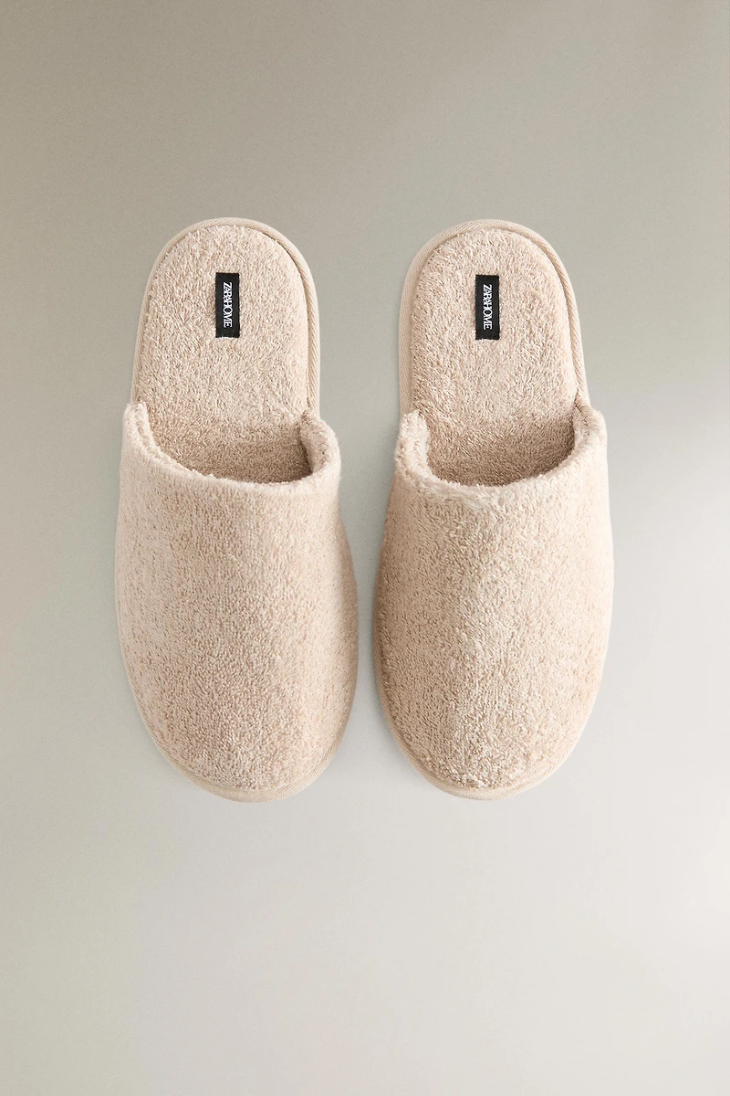 CHAUSSONS SERVIETTE DE BAIN
