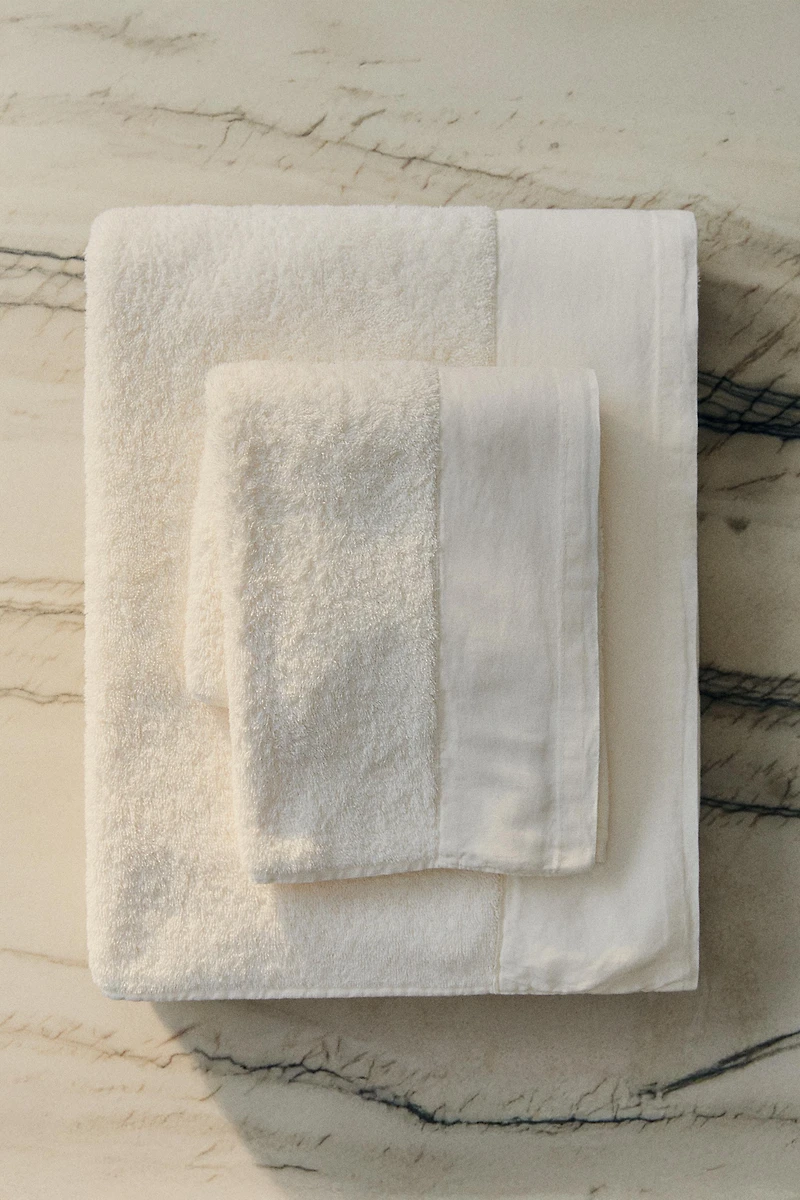 BATH TOWEL WITH LINEN TRIM