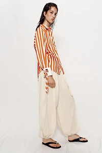 CHEMISE À RAYURES AVEC LACETS