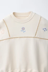 EMBROIDERED INSET SWEATSHIRT