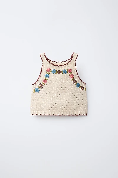 EMBROIDERED FLORAL KNIT TOP