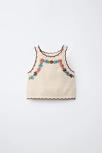 EMBROIDERED FLORAL KNIT TOP