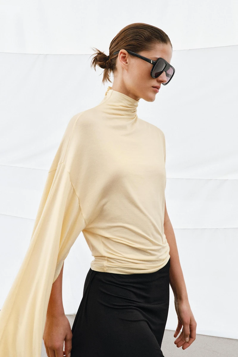 ASYMMETRIC FLOWY TOP