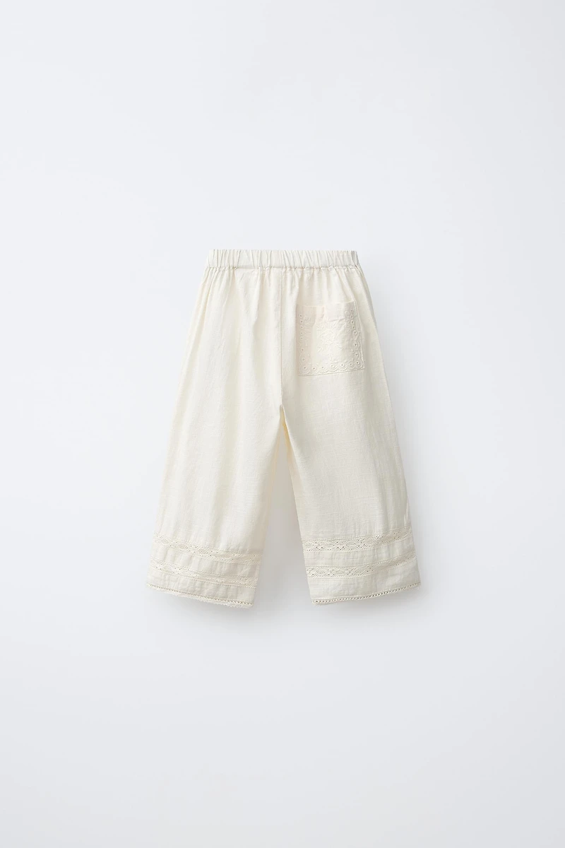 PANTALON À POCHES BRODÉES