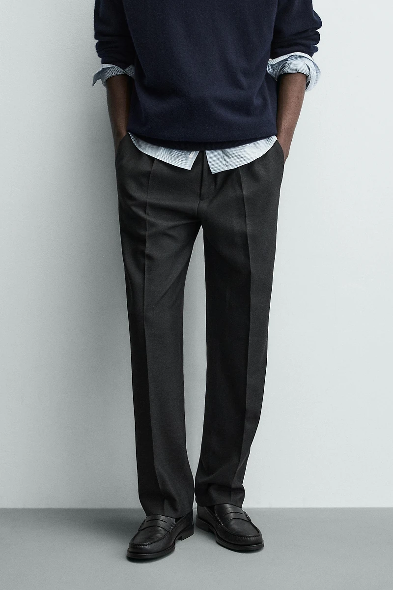 PANTALON REGULAR FIT À PLIS