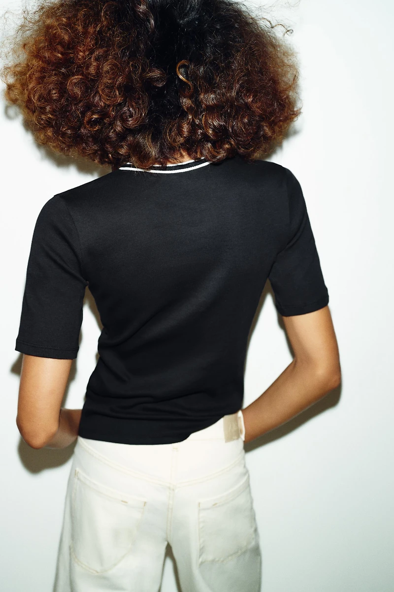 CONTRAST TRIM T-SHIRT