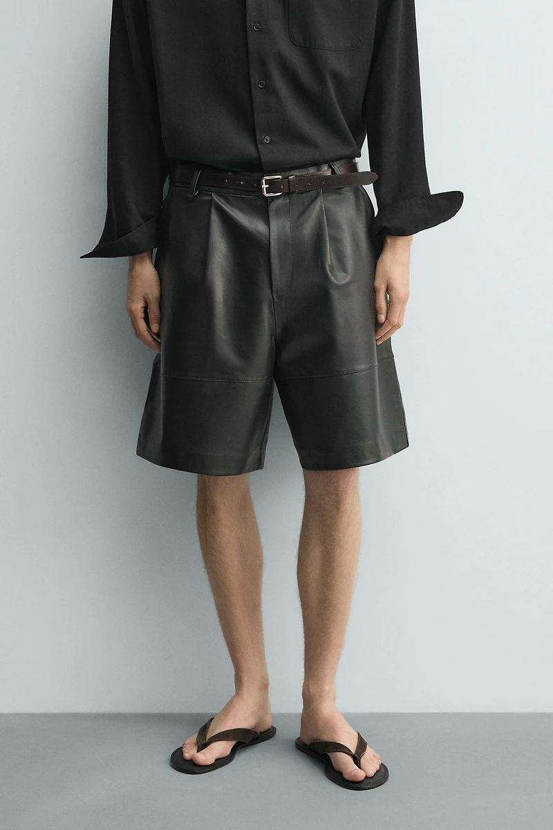 RELAXED FIT LEATHER PLEATED SHORTS