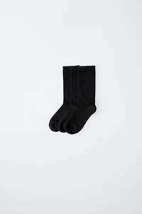 THREE-PACK OF LONG BASIC SOCKS