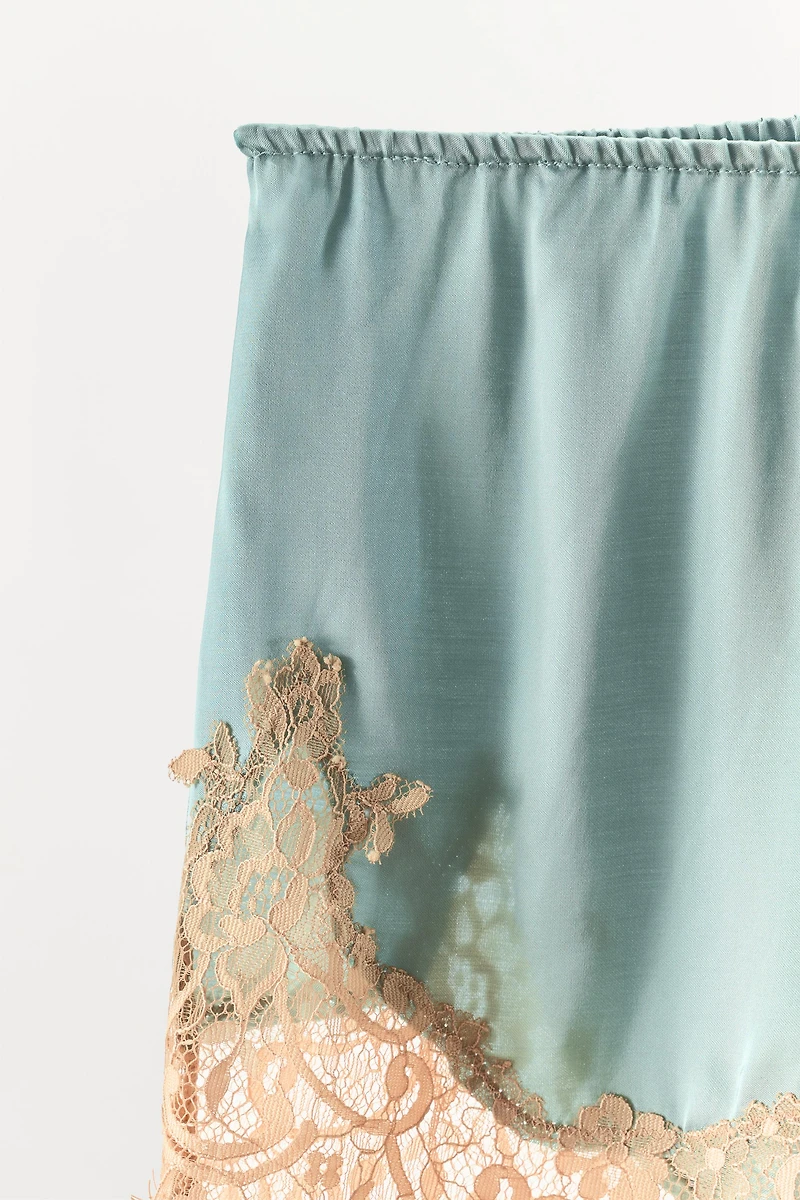 SATIN EFFECT LACE SHORTS