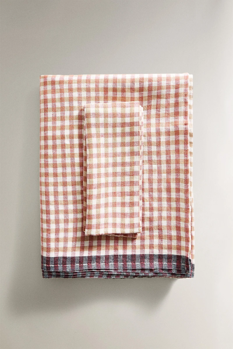 MATCHING LINEN TABLECLOTH WITH A GINGHAM DESIGN