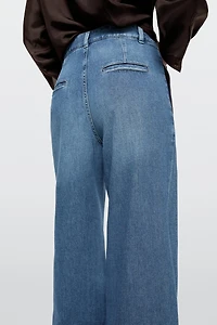 Loose-fit wide-leg jeans