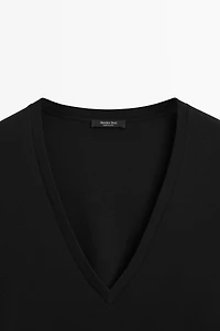 Flowing V-neck T-shirt
