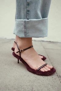 SANDALES À TALONS ET SEMELLE EFFET FOURRURE
