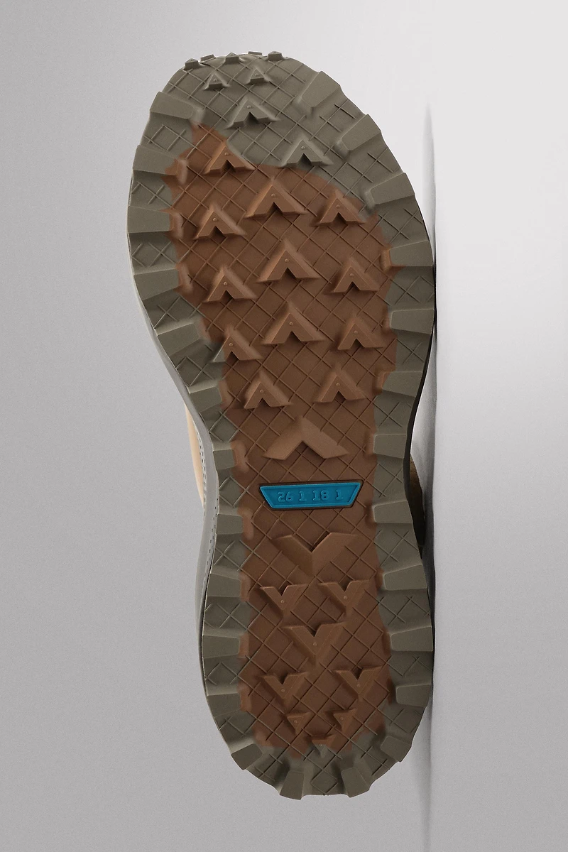 TRAIL RUNNING SNEAKERS