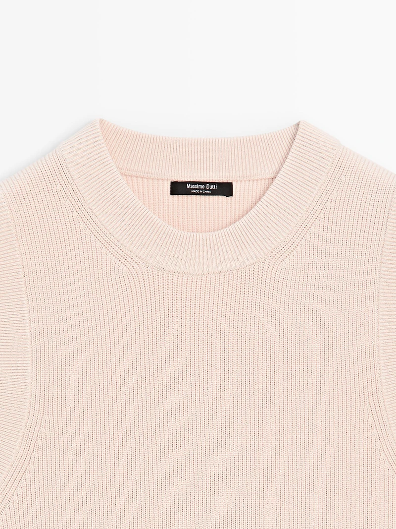 Knit top with crew neck