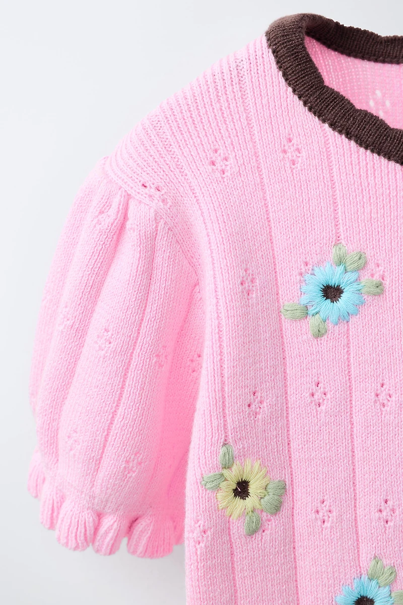 EMBROIDERED FLORAL CONTRAST KNIT TOP