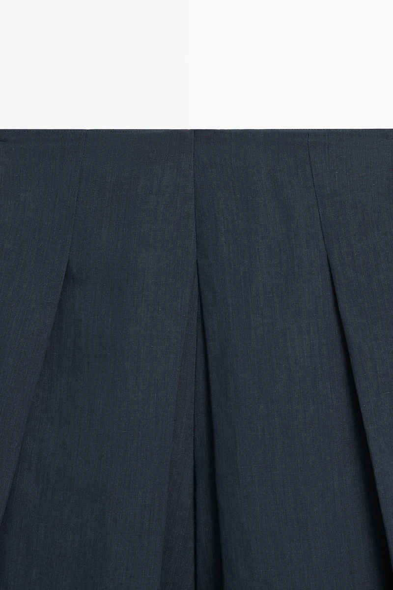 Linen blend Bermuda shorts with pleats