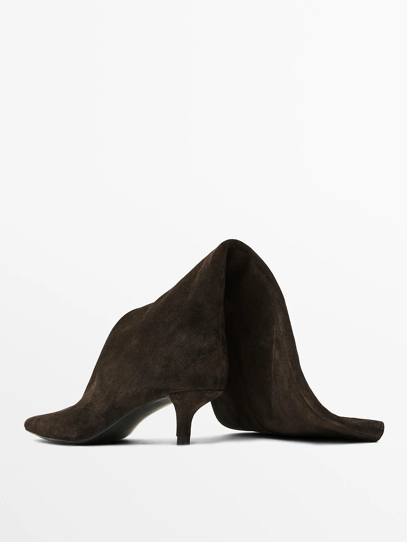 Heeled split leather boots