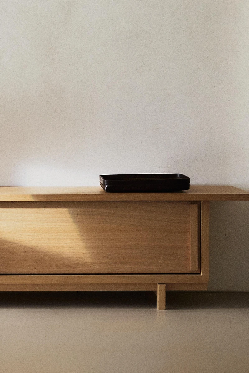 SIDEBOARD 01