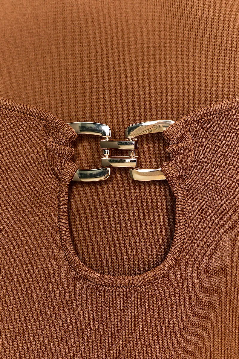 CUT OUT KNIT TOP WITH METAL DETAIL