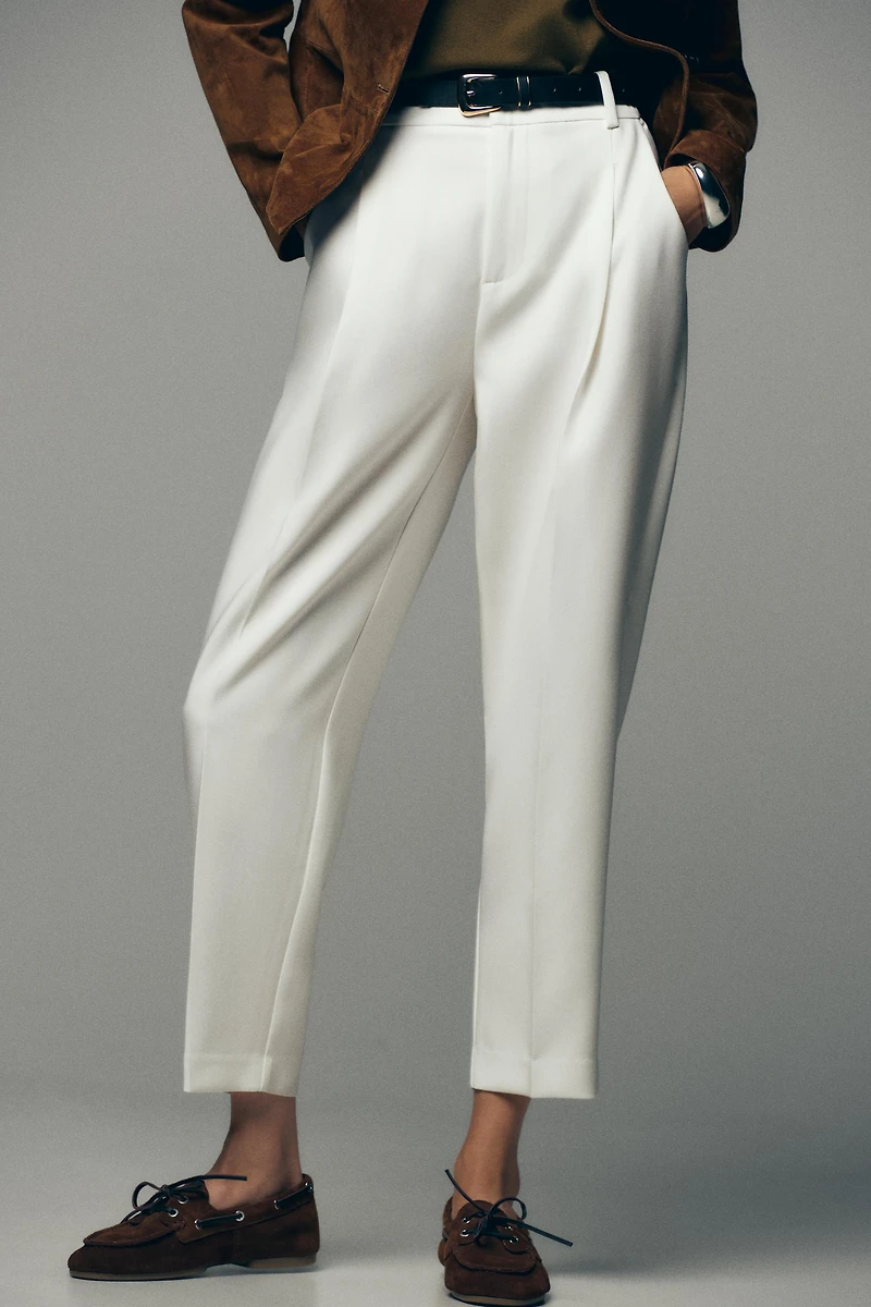 PANTALON À PINCES ET CEINTURE