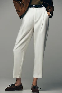 PANTALON À PINCES ET CEINTURE