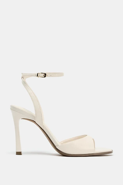 PATENT EFFECT HEELED SANDALS