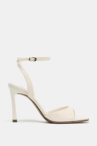 PATENT EFFECT HEELED SANDALS