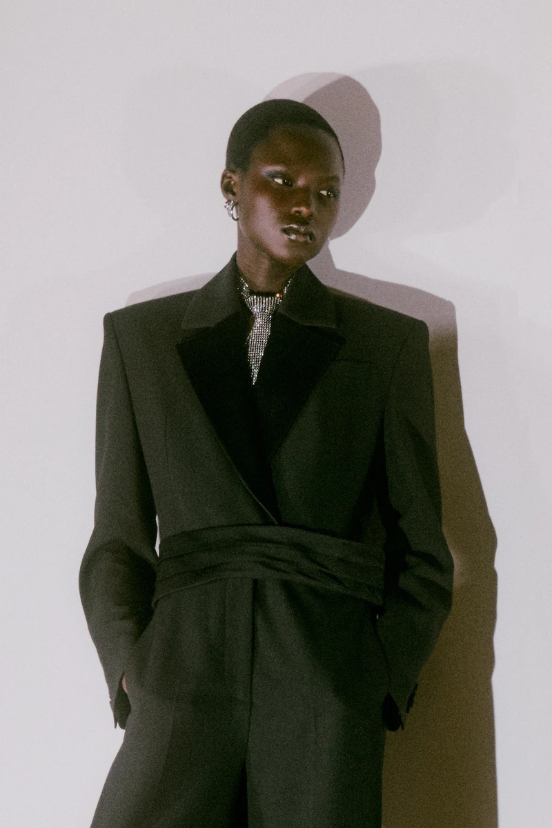 METALLIC RHINESTONE TIE NECKLACE