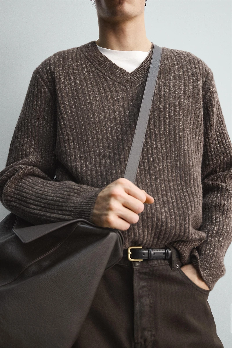 RIBBED V-NECK SWEATER LIMITED EDITION