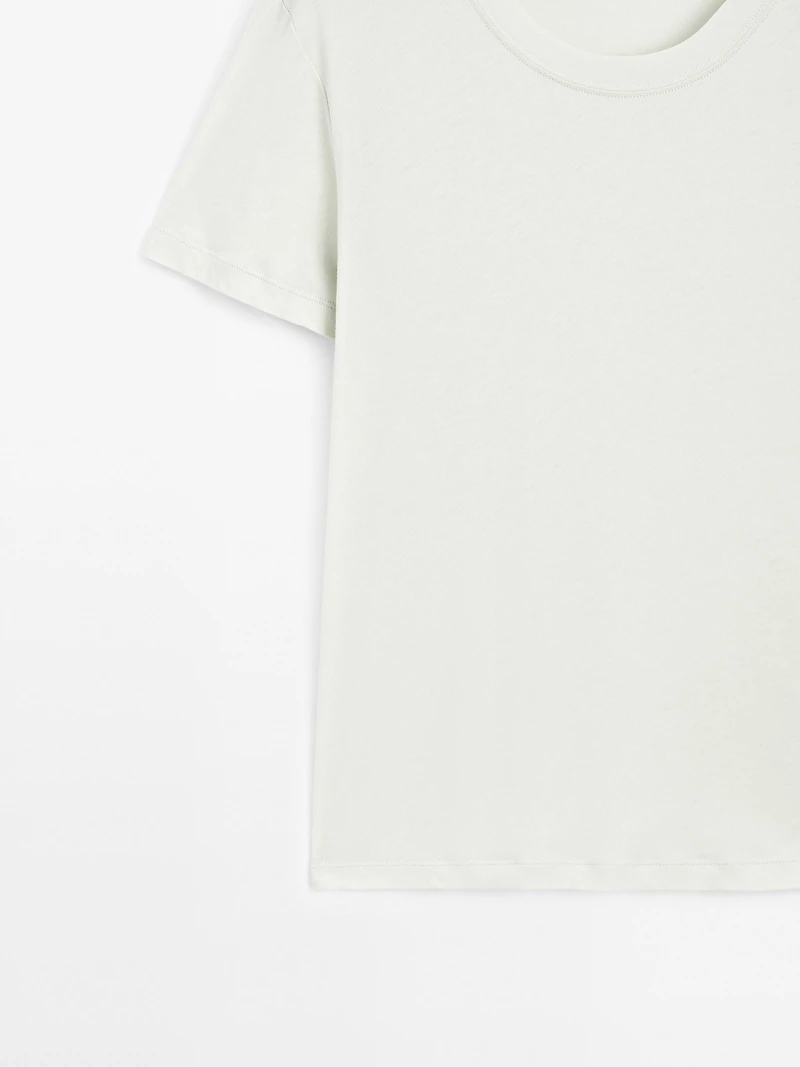 Lightweight short sleeve T-shirt