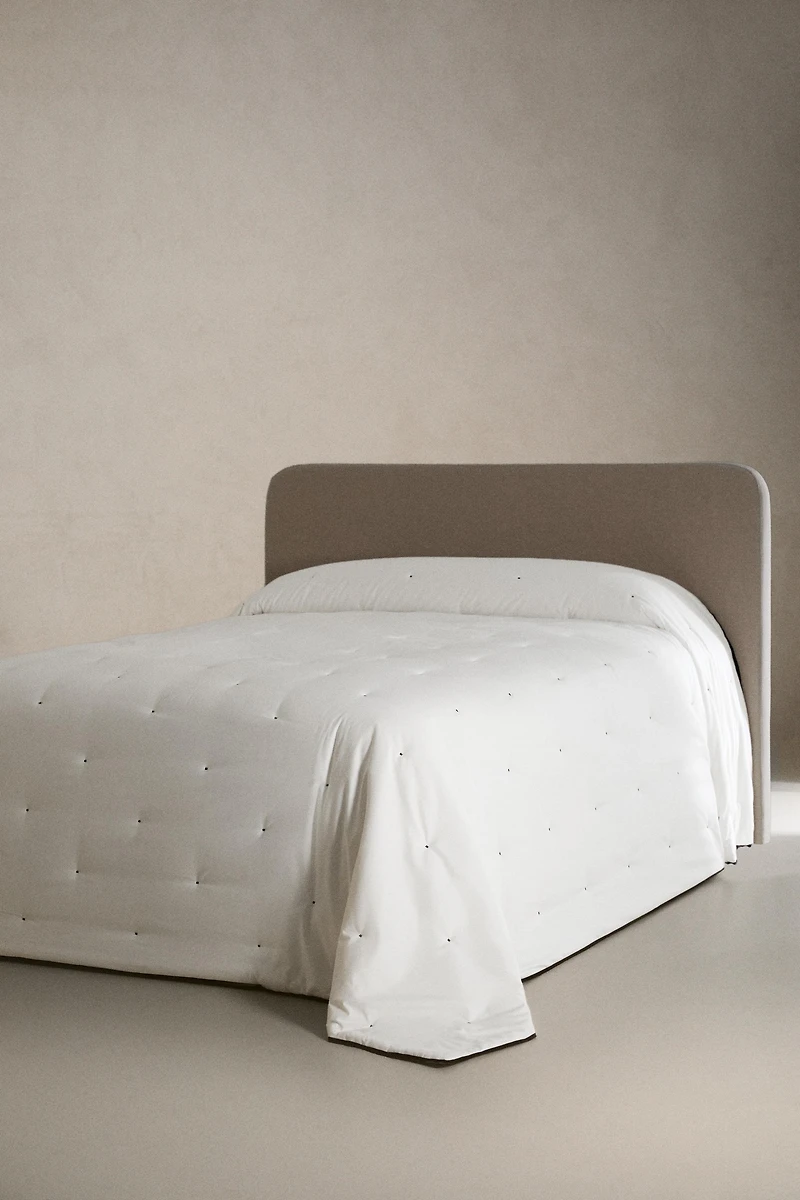 QUILTED DOTTED SATEEN QUILT