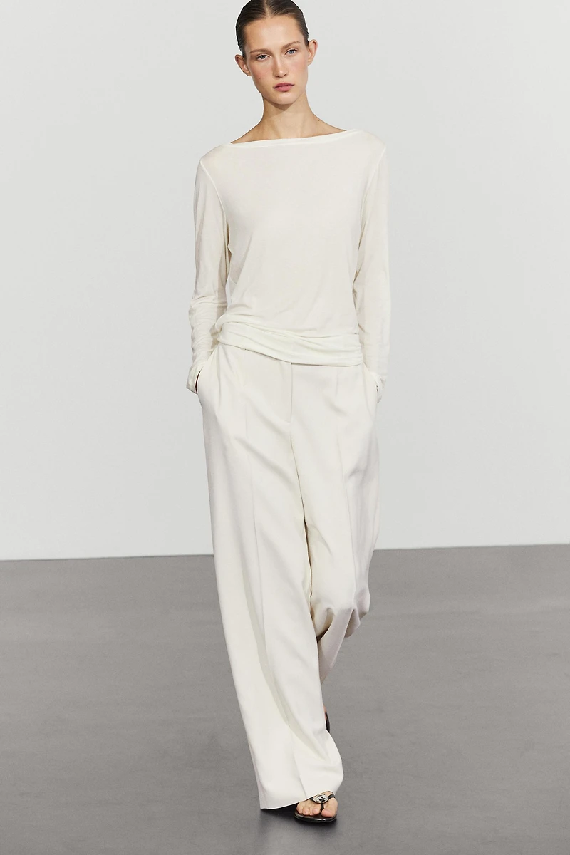 Flowing wide-leg pants
