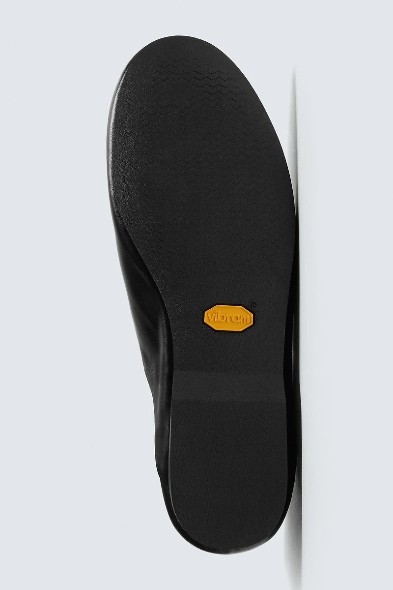 LEATHER SHOES WITH VIBRAM® SOLE AARON LEVINE X ZARA