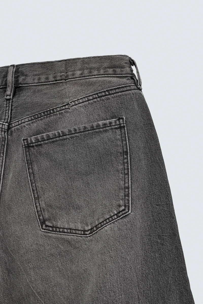 RELAXED BARREL FIT JEANS WITH DARTS