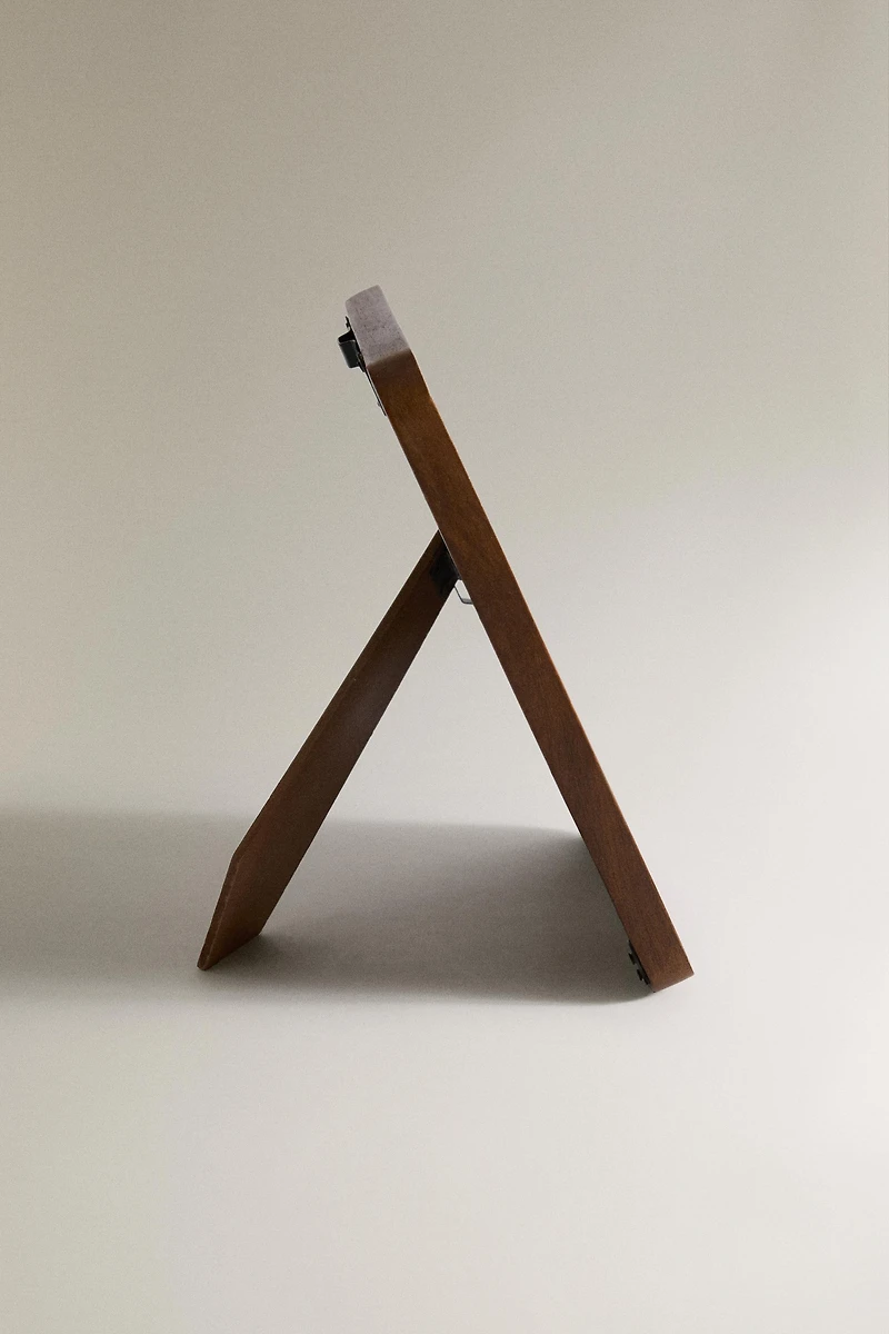 WOODEN PICTURE FRAME