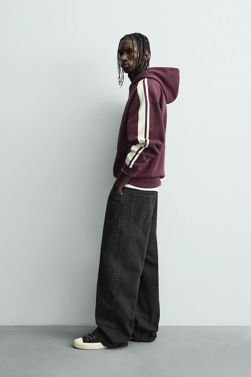 CONTRAST STRIPED PATCH SWEATSHIRT