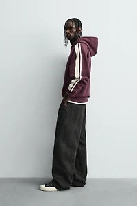 CONTRAST STRIPED PATCH SWEATSHIRT