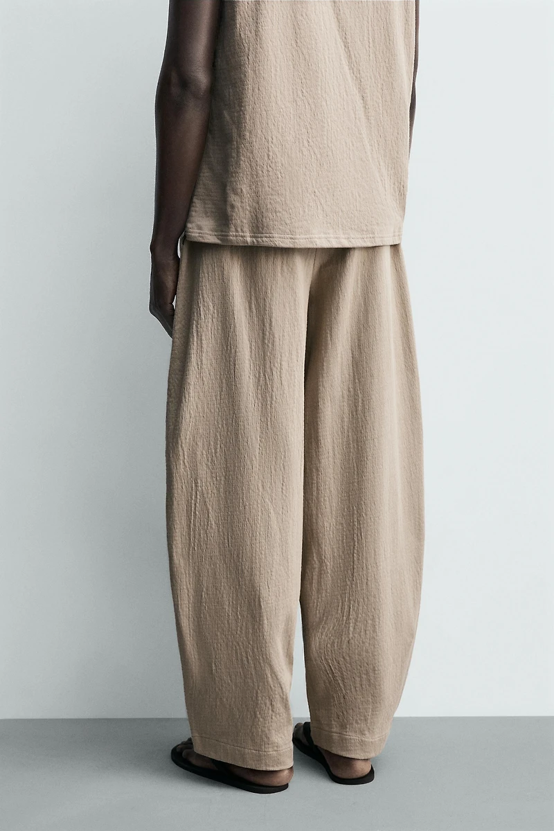 TEXTURED BALLOON FIT JOGGERS