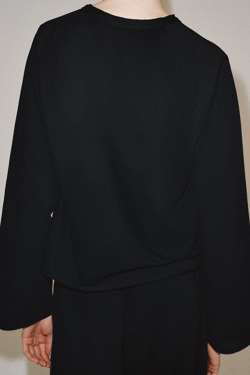 LONG SLEEVE RAGLAN T-SHIRT
